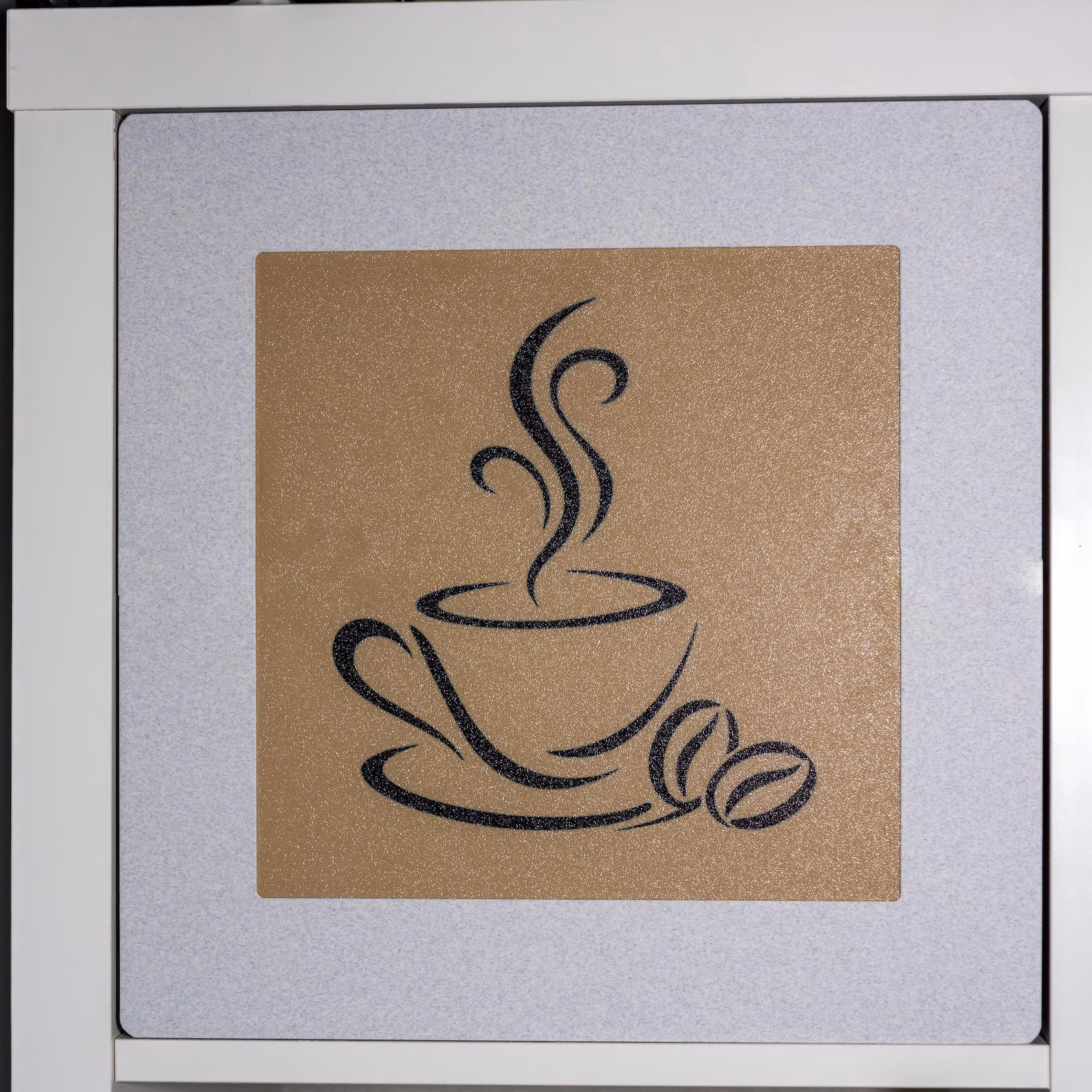 KALLAX Tür mit hellem Rahmen und goldfarbenem Inlay mit schwarzem Kaffeemotiv, aus dem Etsy-Angebot von Fair Goods by Stiassny